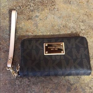 Michael Kors wristlet